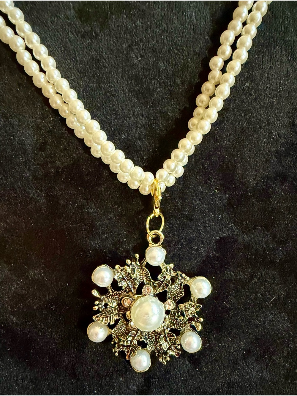 Gold Pearl Snowflake Pendant Necklace in White 18”